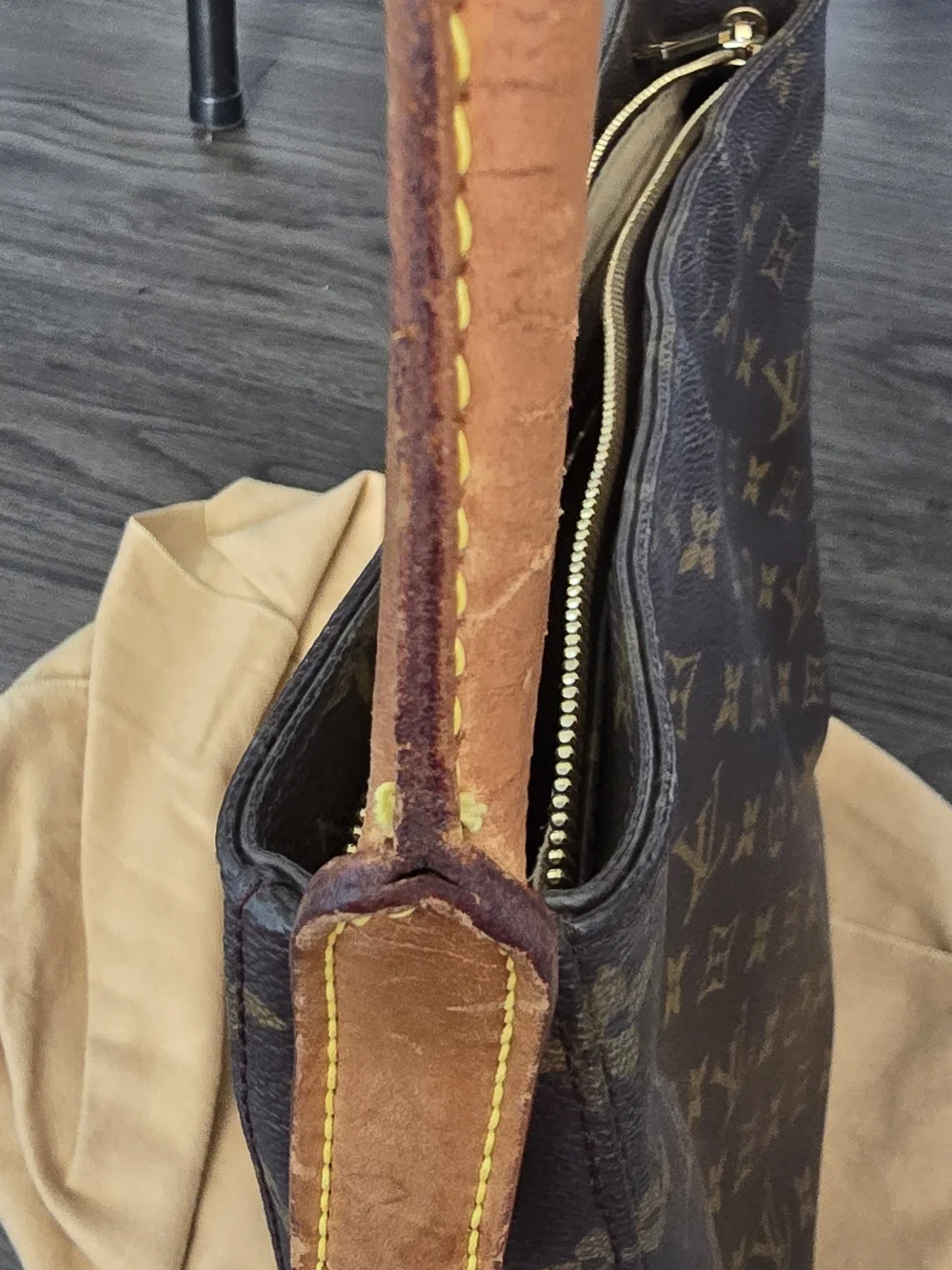 Louis Vuitton Vintage Looping GM Shoulder Bag - Picture 9 of 16